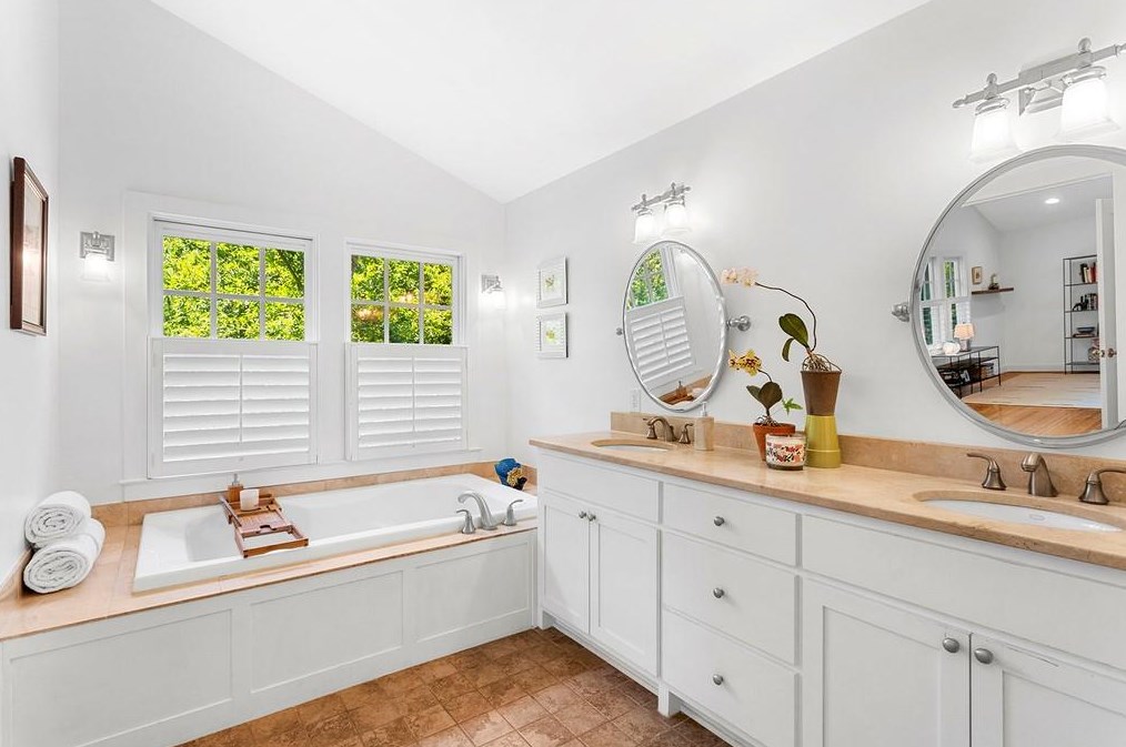 142 Superior Ave, Decatur GA  30030-1813 exterior