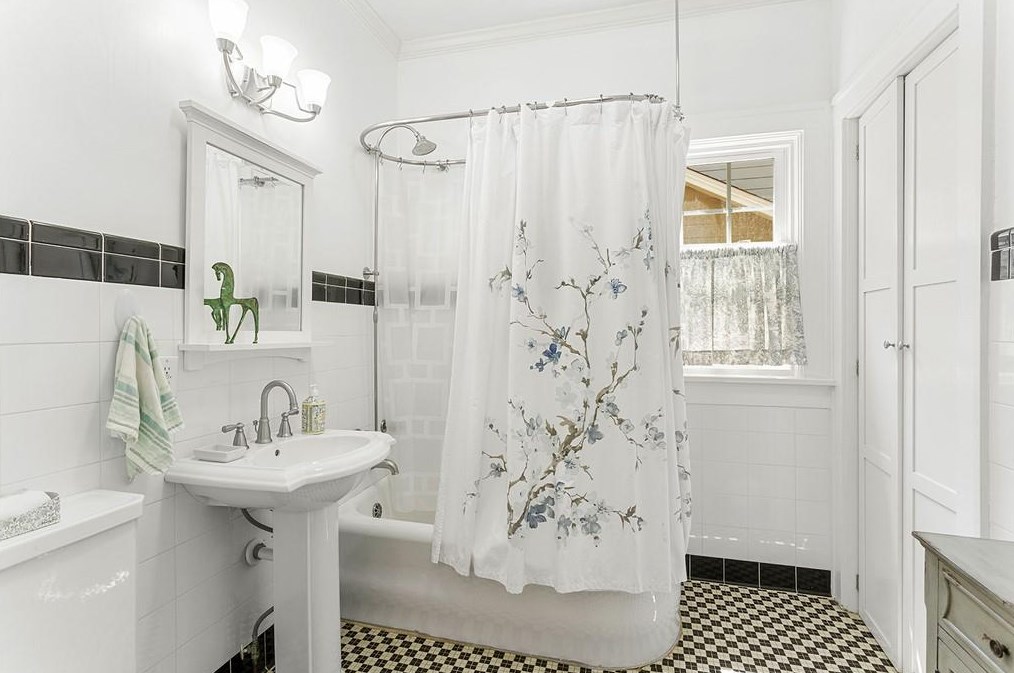 142 Superior Ave, Decatur GA  30030-1813 exterior