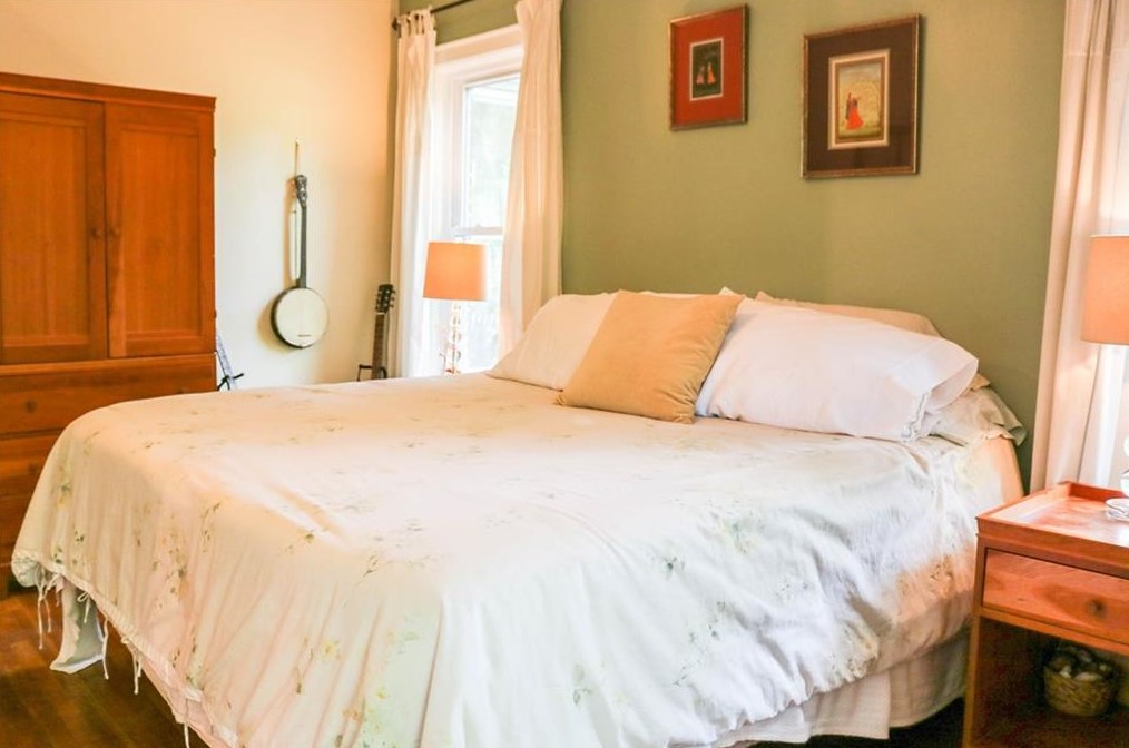 213 Shadowmoor Dr, Decatur GA  30030-3850 exterior