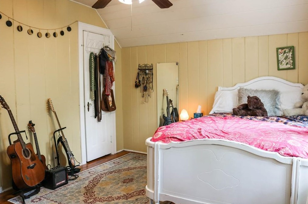 213 Shadowmoor Dr, Decatur GA  30030-3850 exterior