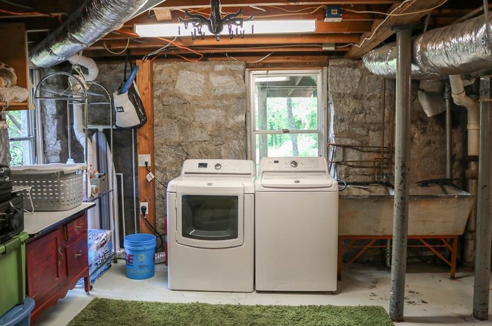 213 Shadowmoor Dr, Decatur GA  30030-3850 exterior