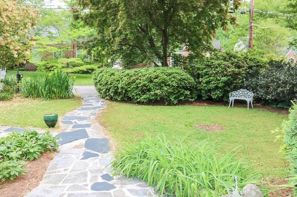 213 Shadowmoor Dr, Decatur GA  30030-3850 exterior