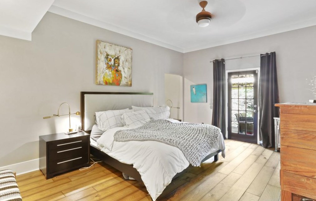 1056 Ashbury Dr, Decatur GA  30030-4165 exterior