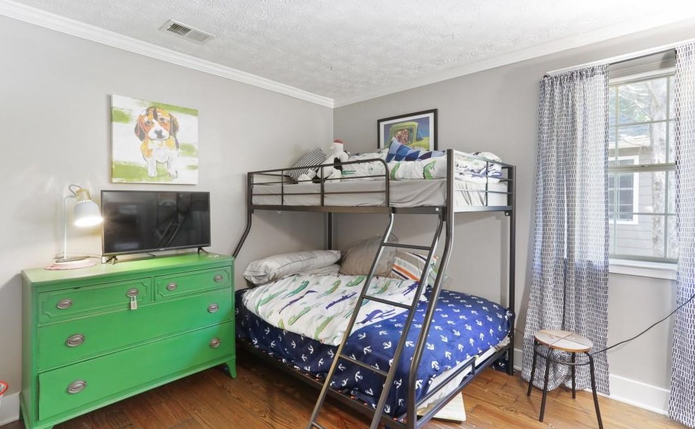 1056 Ashbury Dr, Decatur GA  30030-4165 exterior