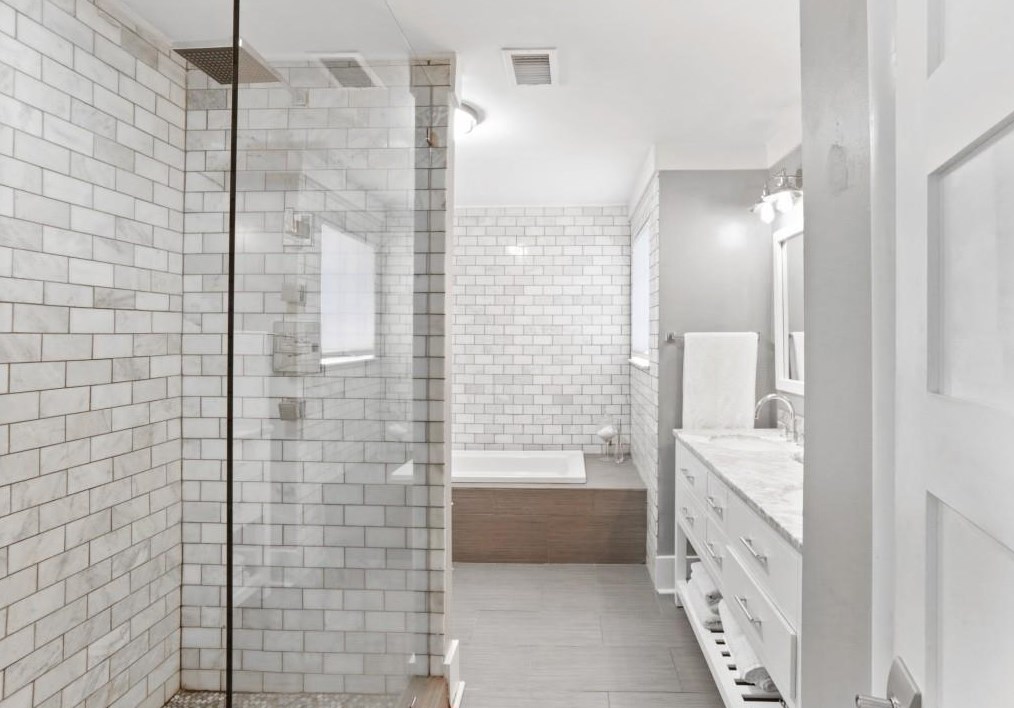 1056 Ashbury Dr, Decatur GA  30030-4165 exterior