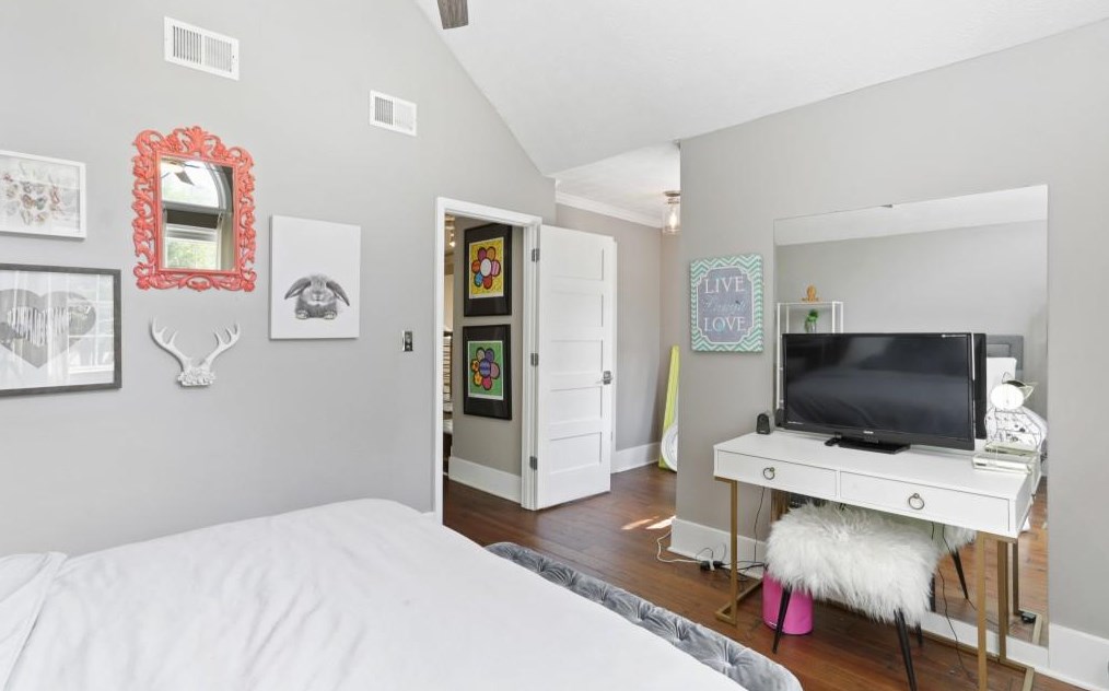 1056 Ashbury Dr, Decatur GA  30030-4165 exterior