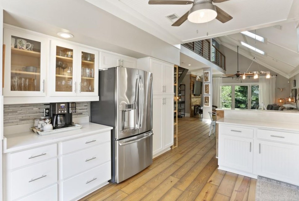 1056 Ashbury Dr, Decatur GA  30030-4165 exterior