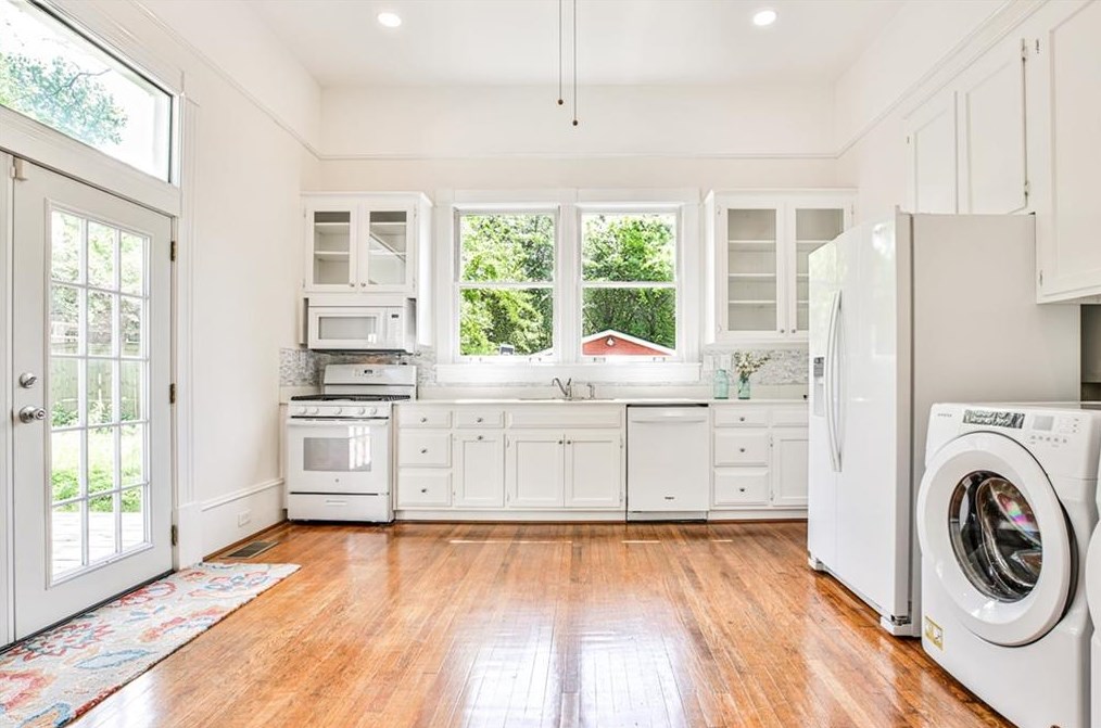 313 Kirk Rd, Decatur GA  30030-3725 exterior