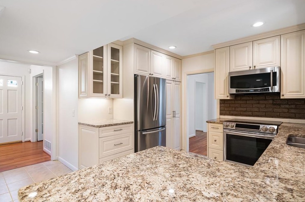 6475 Whispering Ln, Atlanta GA  30328-3065 exterior