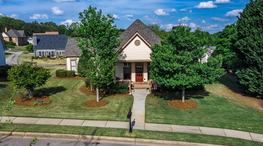 33 Magnolia Cir, Hoschton, GA 30548-2093
