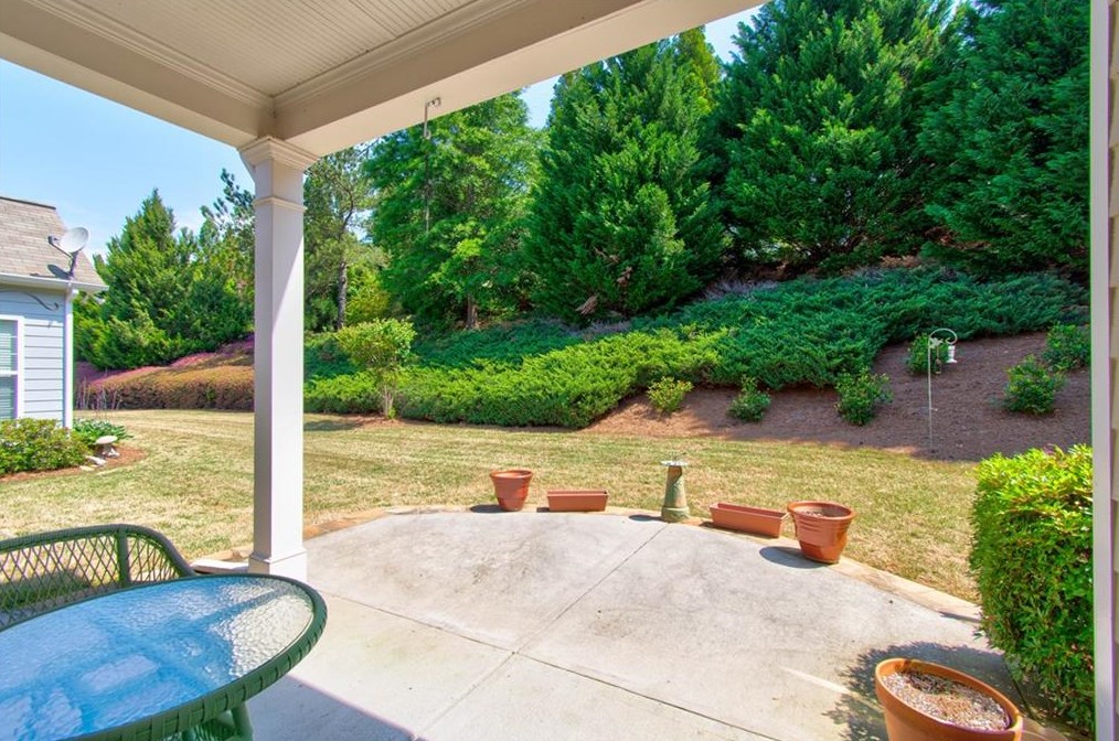 6019 Chimney Rock Dr, Hoschton, GA 30548-4120