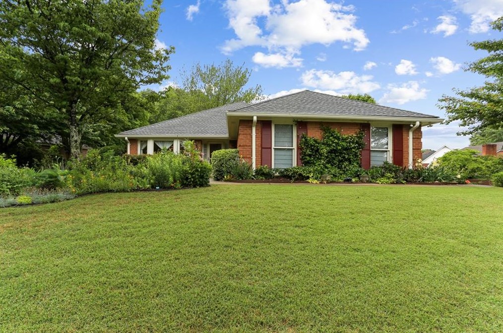 205 Hidden Meadow Dr, Alpharetta, GA 30004-4010