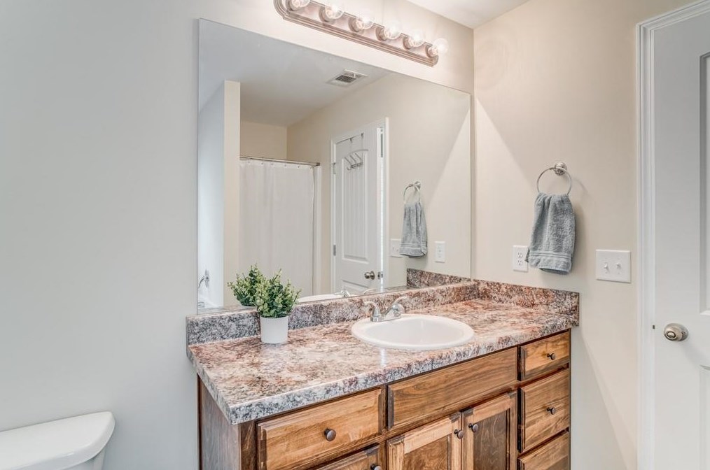 5517 Latham Manor Dr, Gainesville GA  30506-6947 exterior