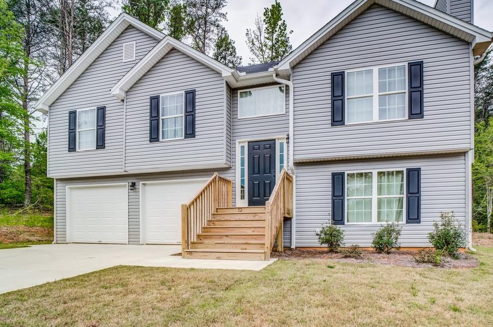 5517 Latham Manor Dr, Gainesville GA  30506-6947 exterior