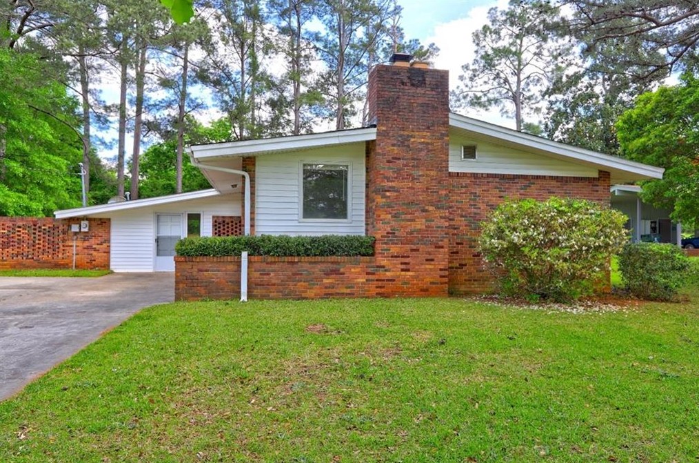 108 Johnston Dr, Thomaston, GA 30286