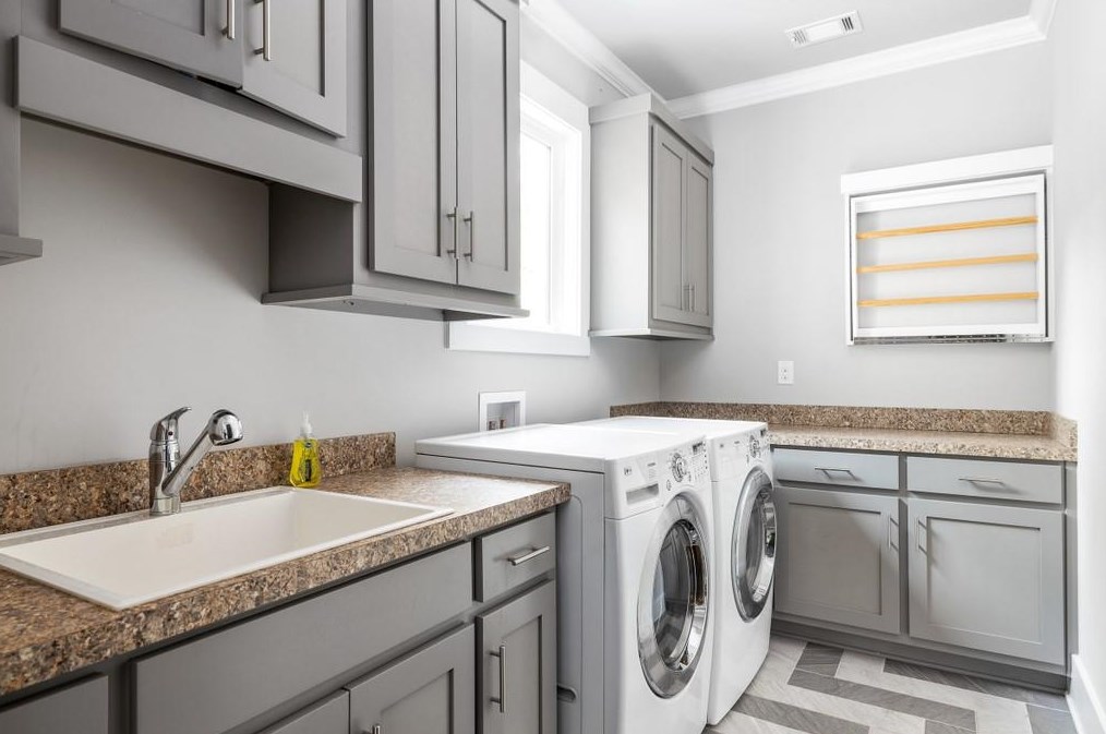 118 Winnona Dr, Decatur GA  30030-3706 exterior