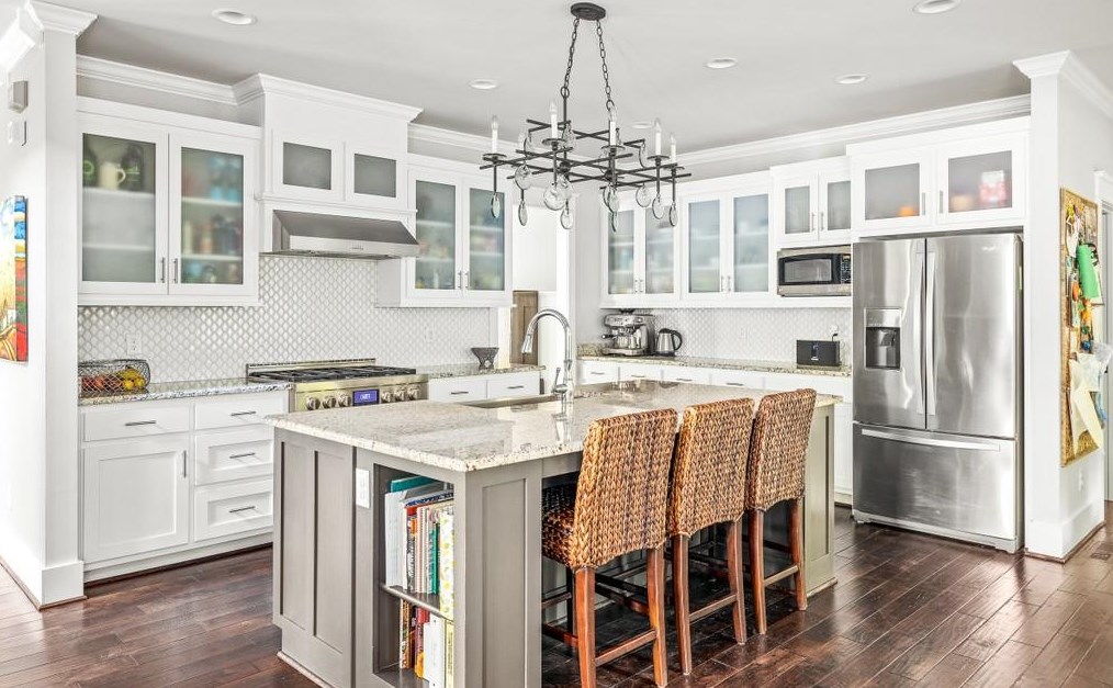 118 Winnona Dr, Decatur GA  30030-3706 exterior