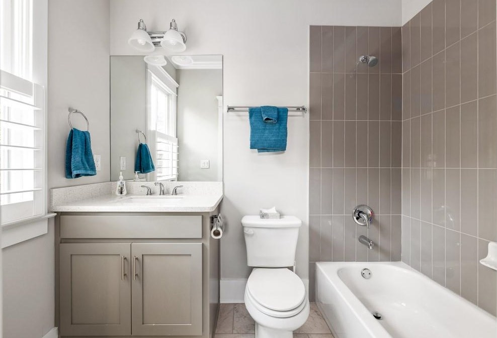 118 Winnona Dr, Decatur GA  30030-3706 exterior