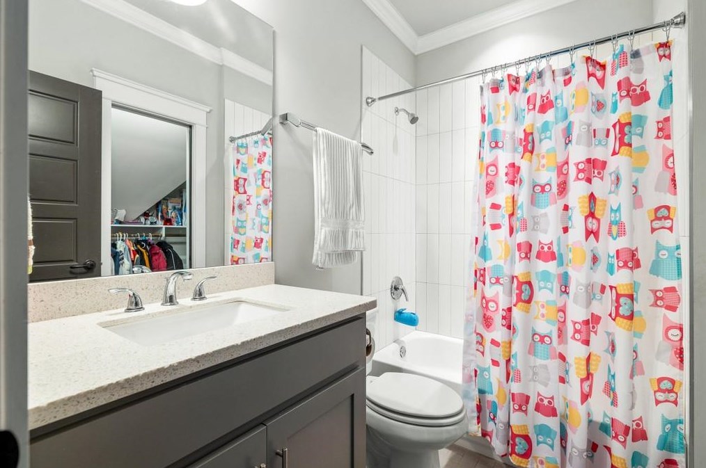 118 Winnona Dr, Decatur GA  30030-3706 exterior