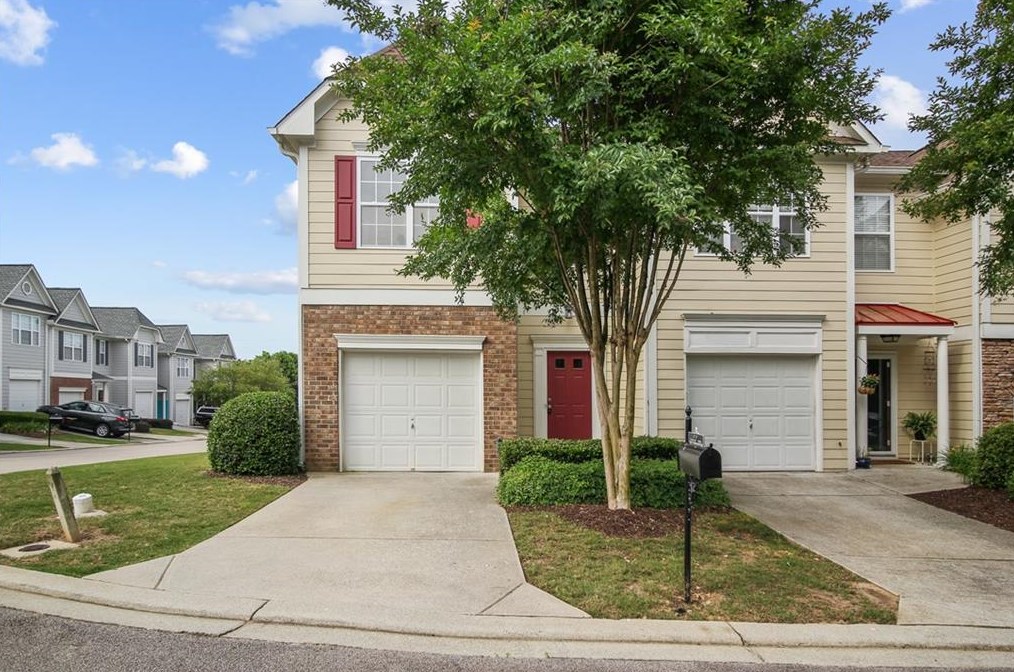6287 Shoreview Cir, Flowery Branch, GA 30542-7608