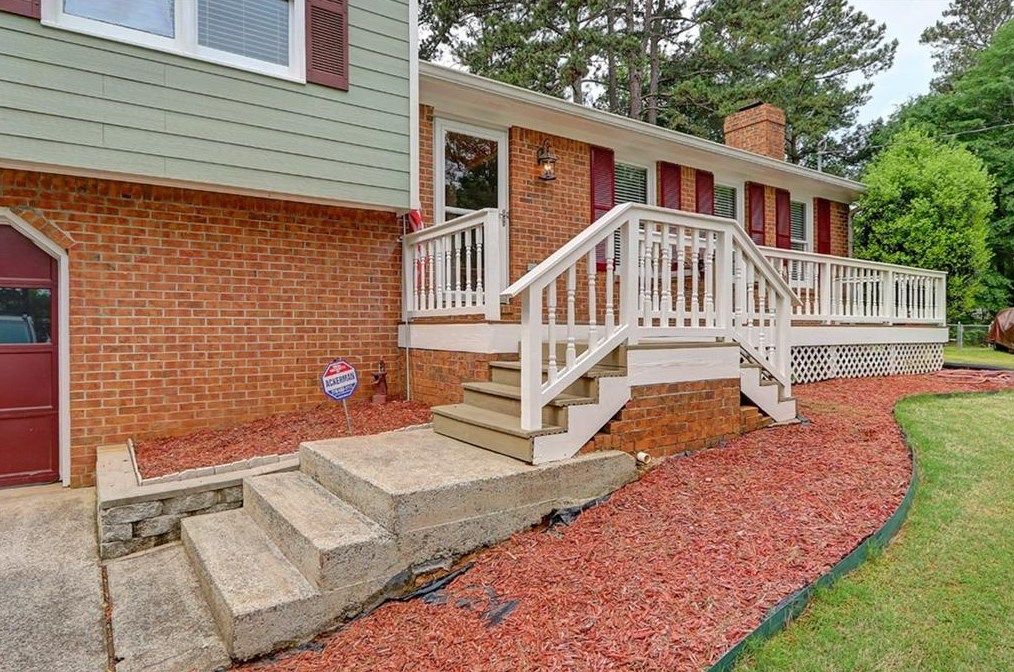 5166 Parkview Ct Sw, Lilburn, GA 30047