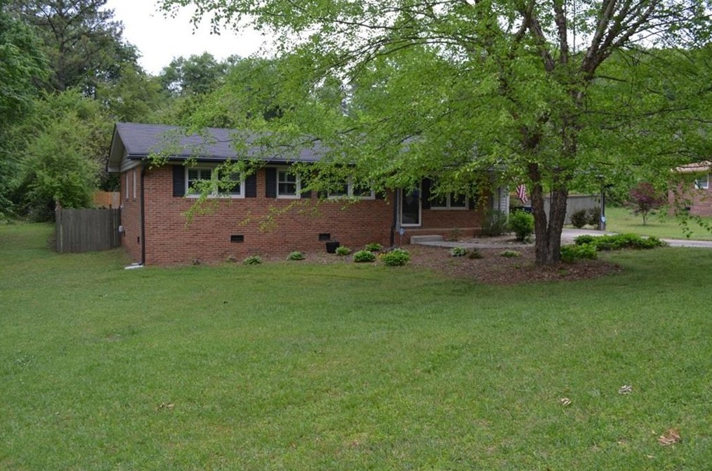 210 Briarwood Dr, Dallas, GA 30132