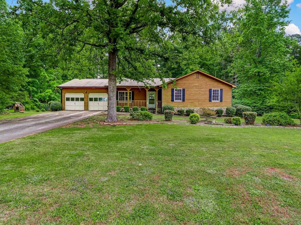 209 Robin Ln, Stockbridge, GA 30281