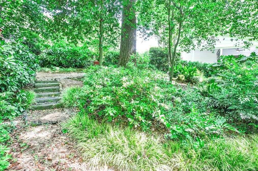 2301 Ferndale Dr, Decatur GA  30030-1408 exterior