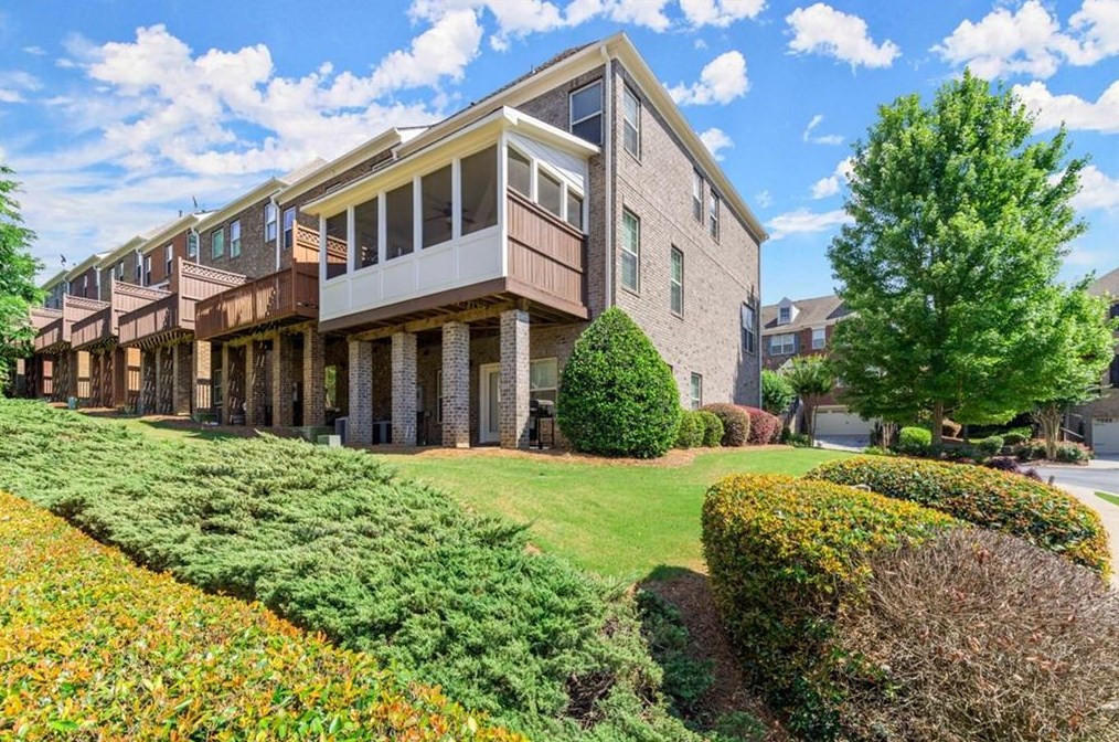 2001 Manchester Way, Roswell, GA 30075-8282