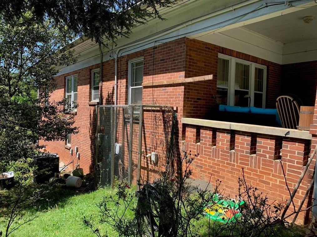 136 Wilton Dr, Decatur GA  30030-5102 exterior