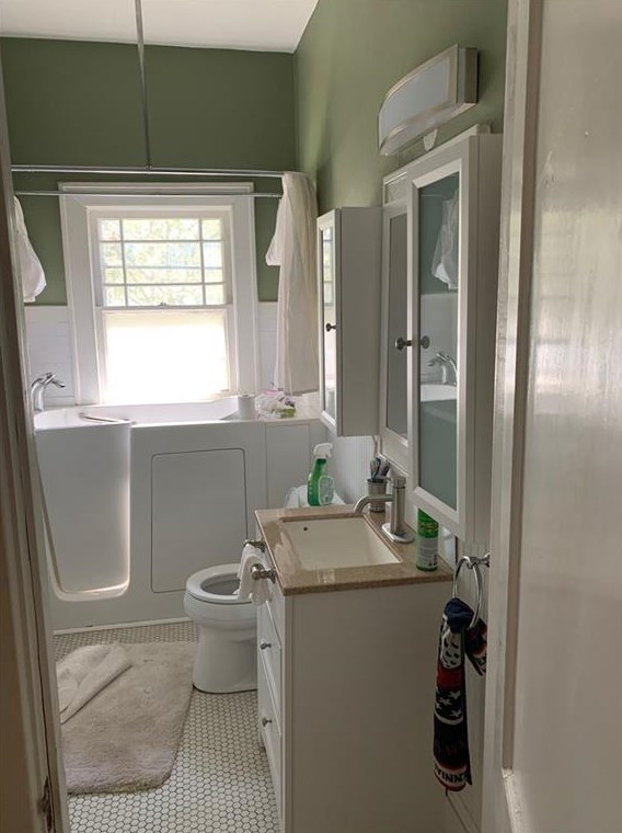 136 Wilton Dr, Decatur GA  30030-5102 exterior