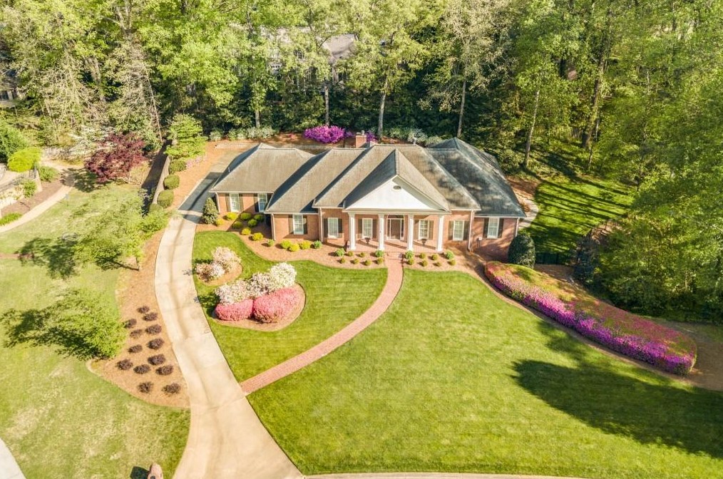 12105 Brookfield Club Dr, Roswell, GA 30075-1261