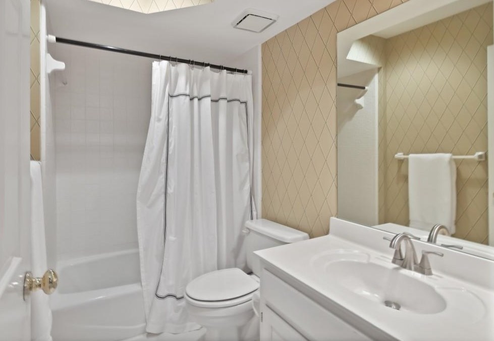 4216 Wieuca Overlook, Atlanta GA  30342-3447 exterior