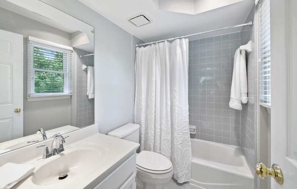 4216 Wieuca Overlook, Atlanta GA  30342-3447 exterior