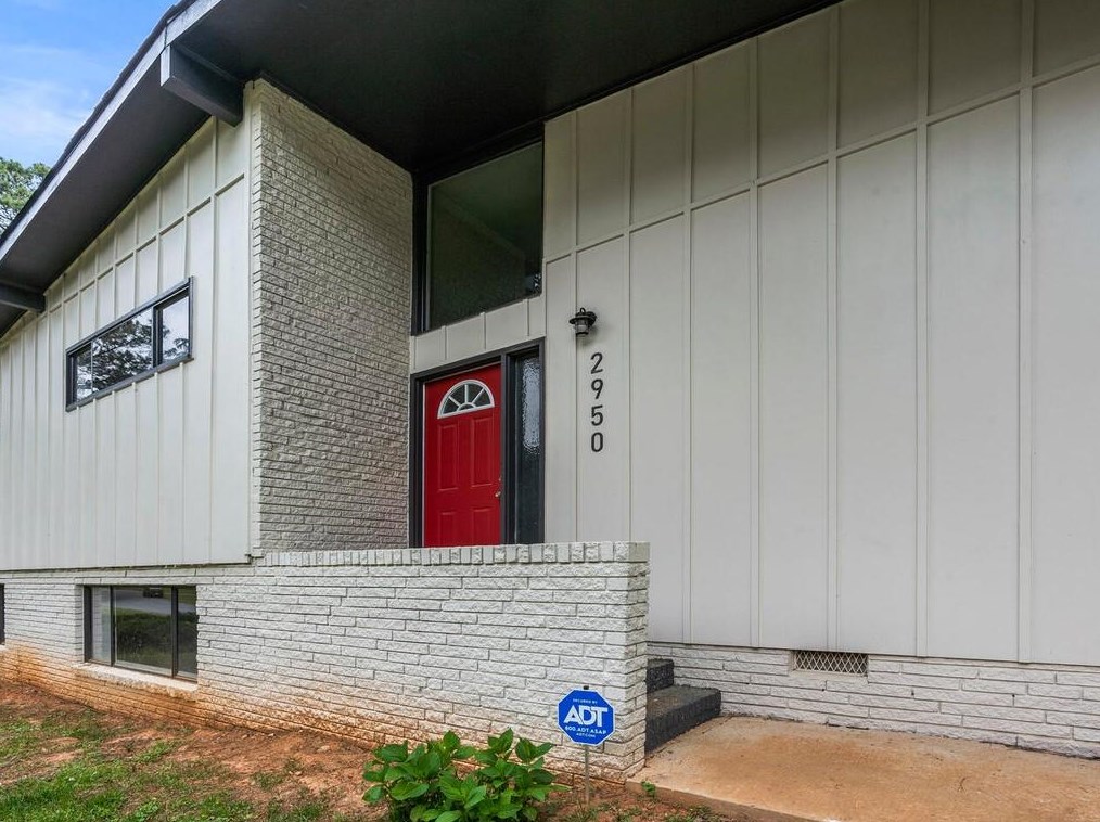 2950 Tejas Trl, Atlanta GA  30331-2814 exterior