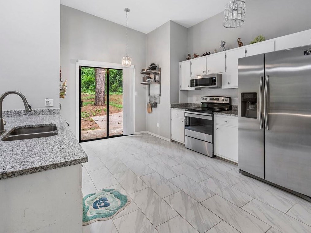 2950 Tejas Trl, Atlanta GA  30331-2814 exterior