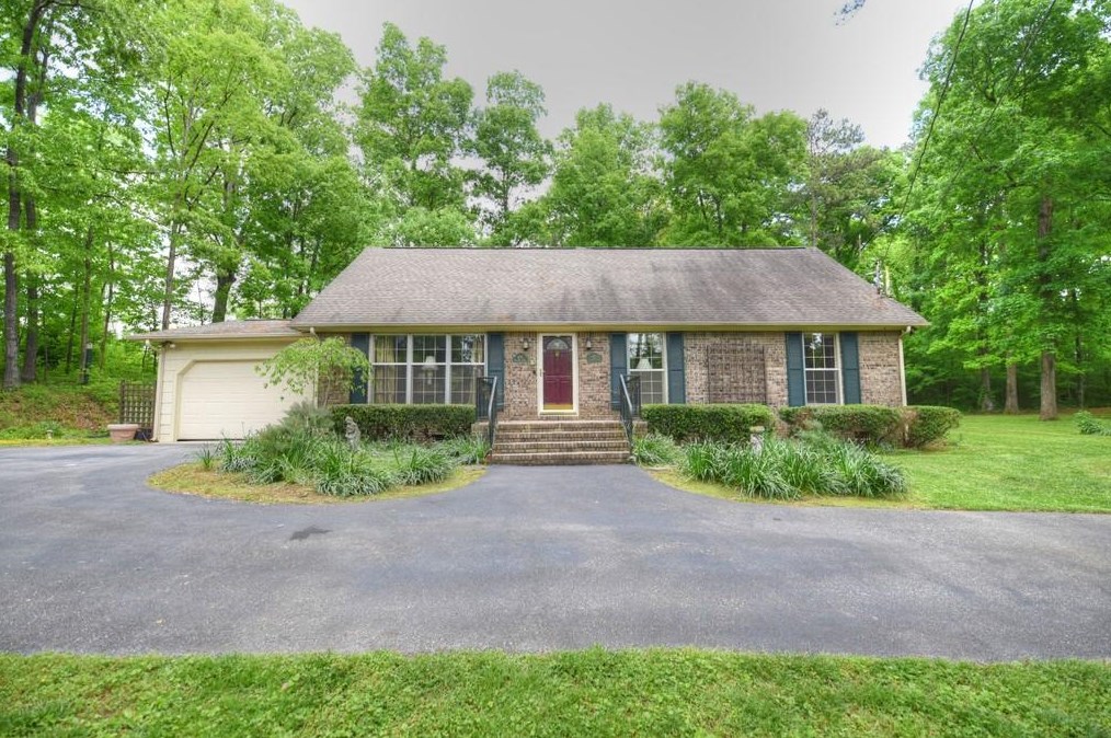 108 Pine Hill Dr, Calhoun, GA 30701-2927