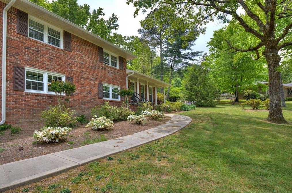 219 Woodland Dr, Calhoun, GA 30701-2511