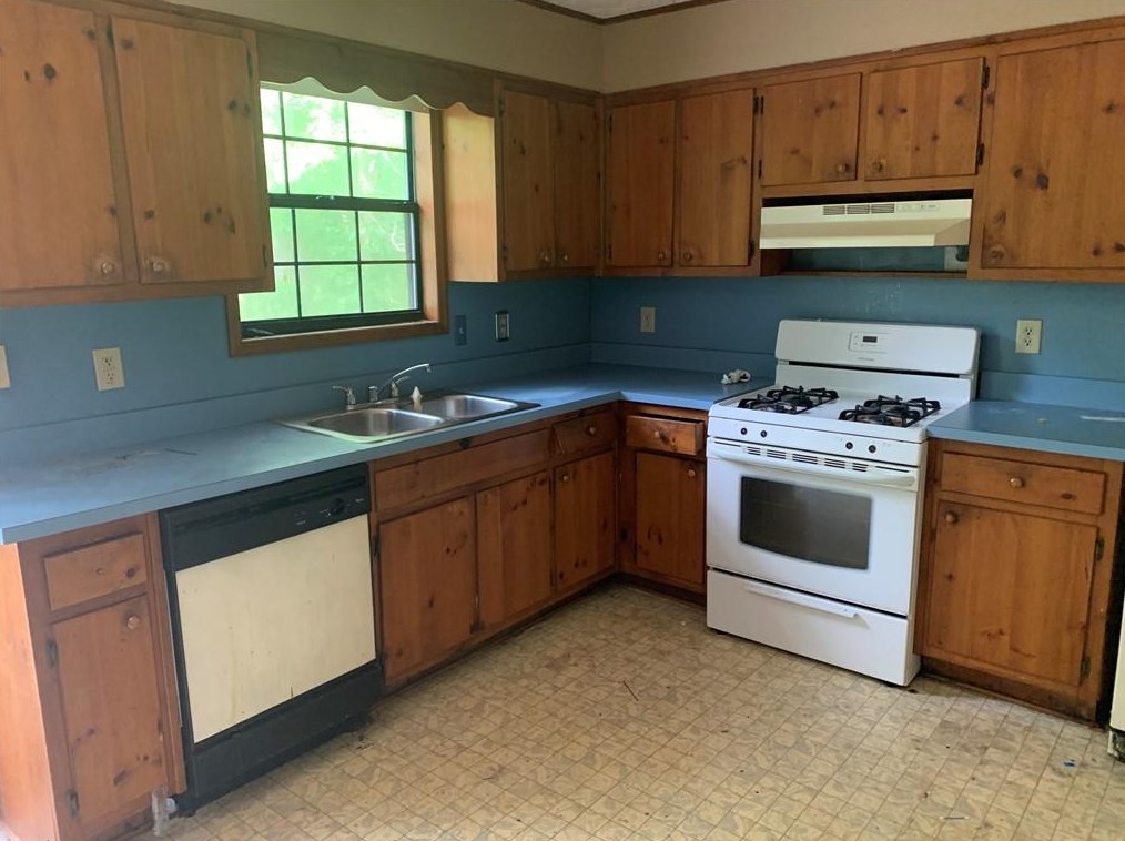 100 Spicewood Ct, Atlanta, GA 30349-4837
