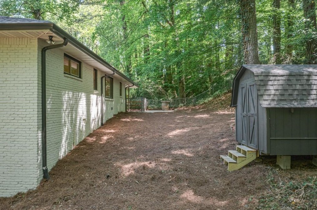 1035 Latham Rd, Decatur GA  30033-4212 exterior