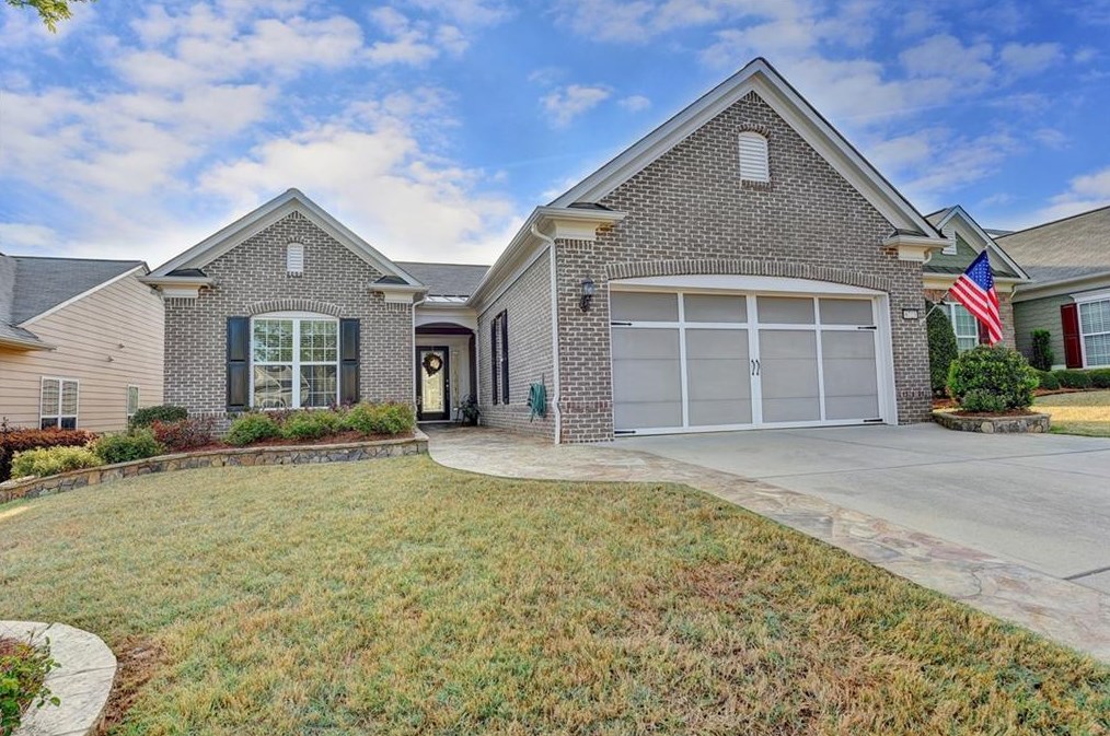 6723 Black Fox Dr, Hoschton, GA 30548-8275