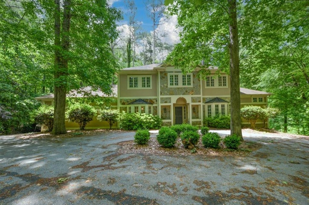 5051 Powers Ferry Rd, Atlanta GA  30327-4631 exterior