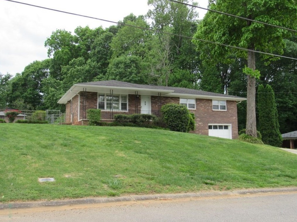 3370 Charlotte Cir, Smyrna, GA 30082-2509