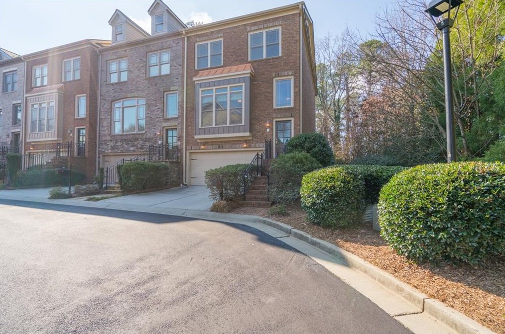 390 Mystic Ridge Ln, Atlanta, GA 30342-2942