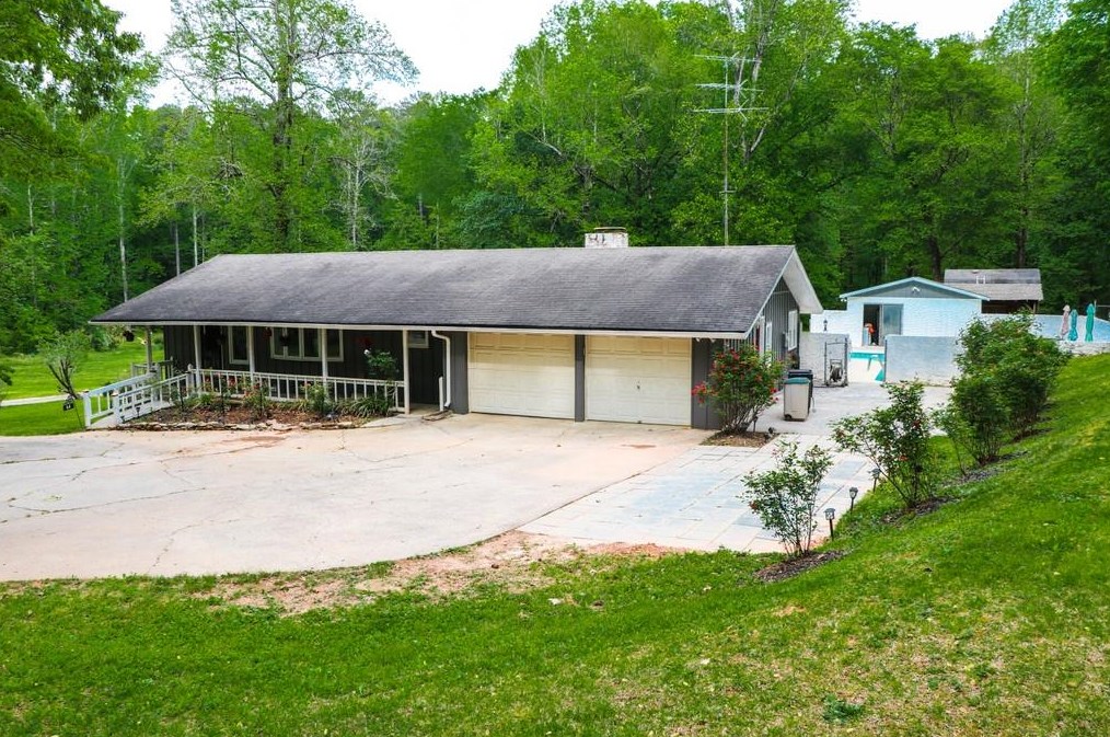 64 Woods Dr, Euharlee, GA 30121-4736
