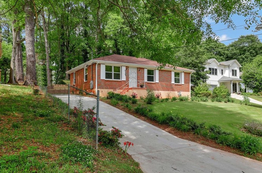 2582 Tupelo St, Atlanta, GA 30317-3046