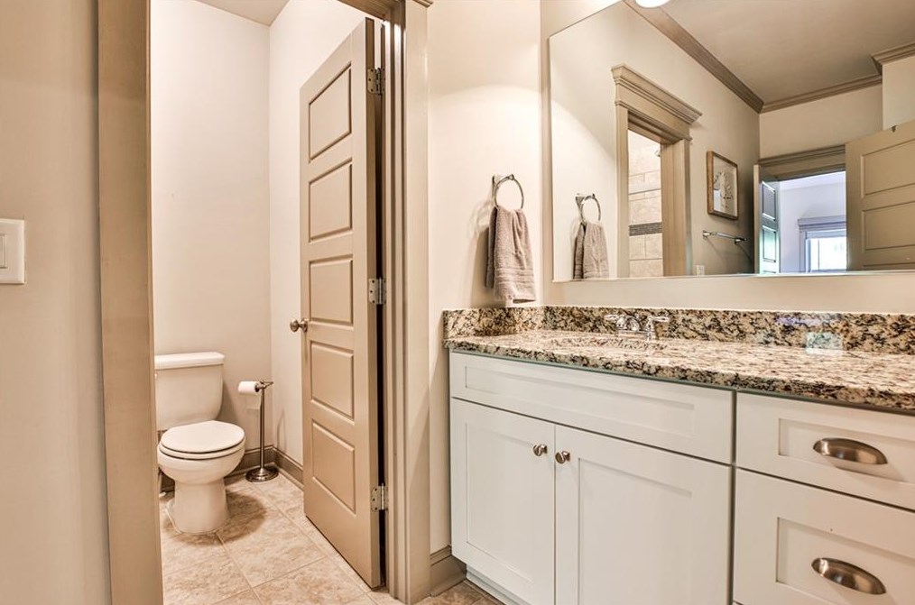 801 Candler St, Decatur GA  30030-4403 exterior