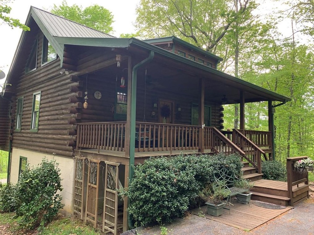 90 Blackberry Dr, Rabun Gap, GA 30568
