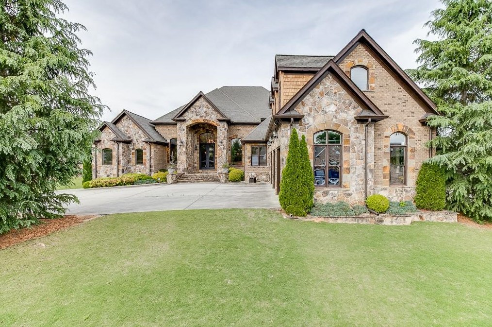 2417 Sunflower Dr, Hoschton, GA 30548-3673