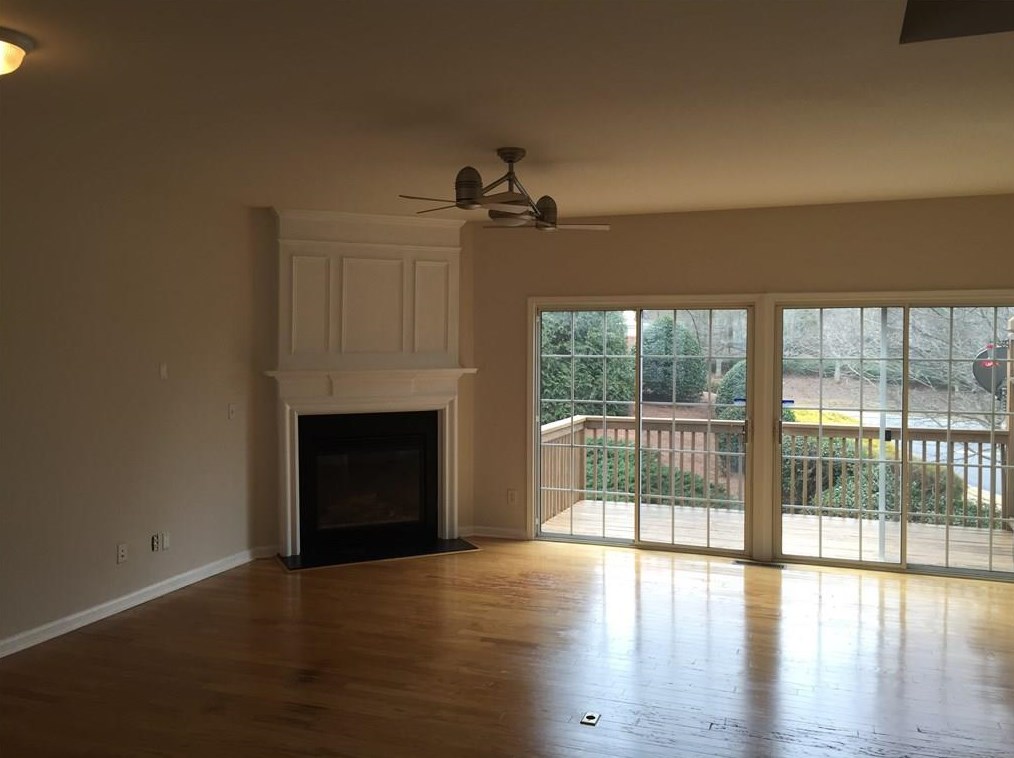 1004 Thornborough Dr, Alpharetta GA  30004-5715 exterior